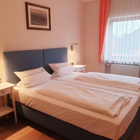 Hotel Gasthof Zum Schwan シュタインスフェルト エクステリア 写真