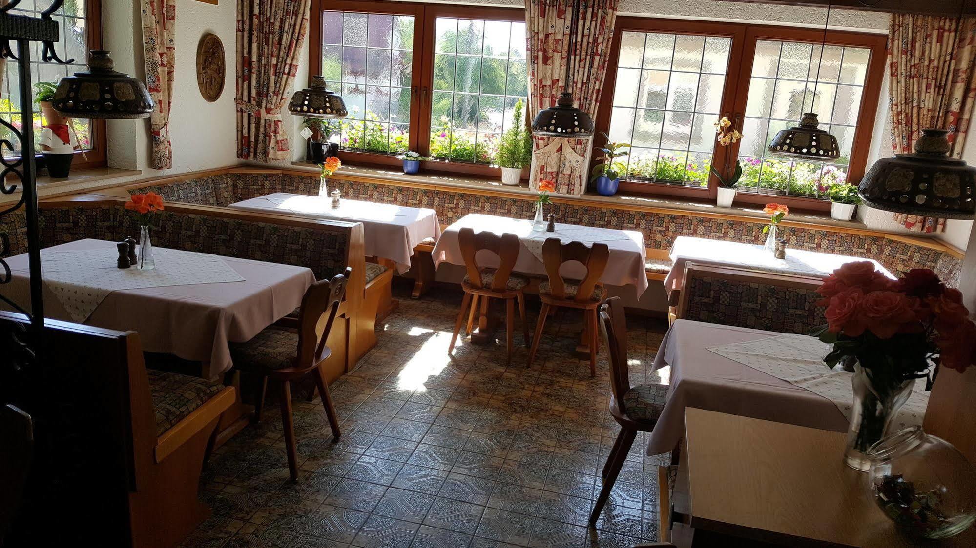 Hotel Gasthof Zum Schwan シュタインスフェルト エクステリア 写真