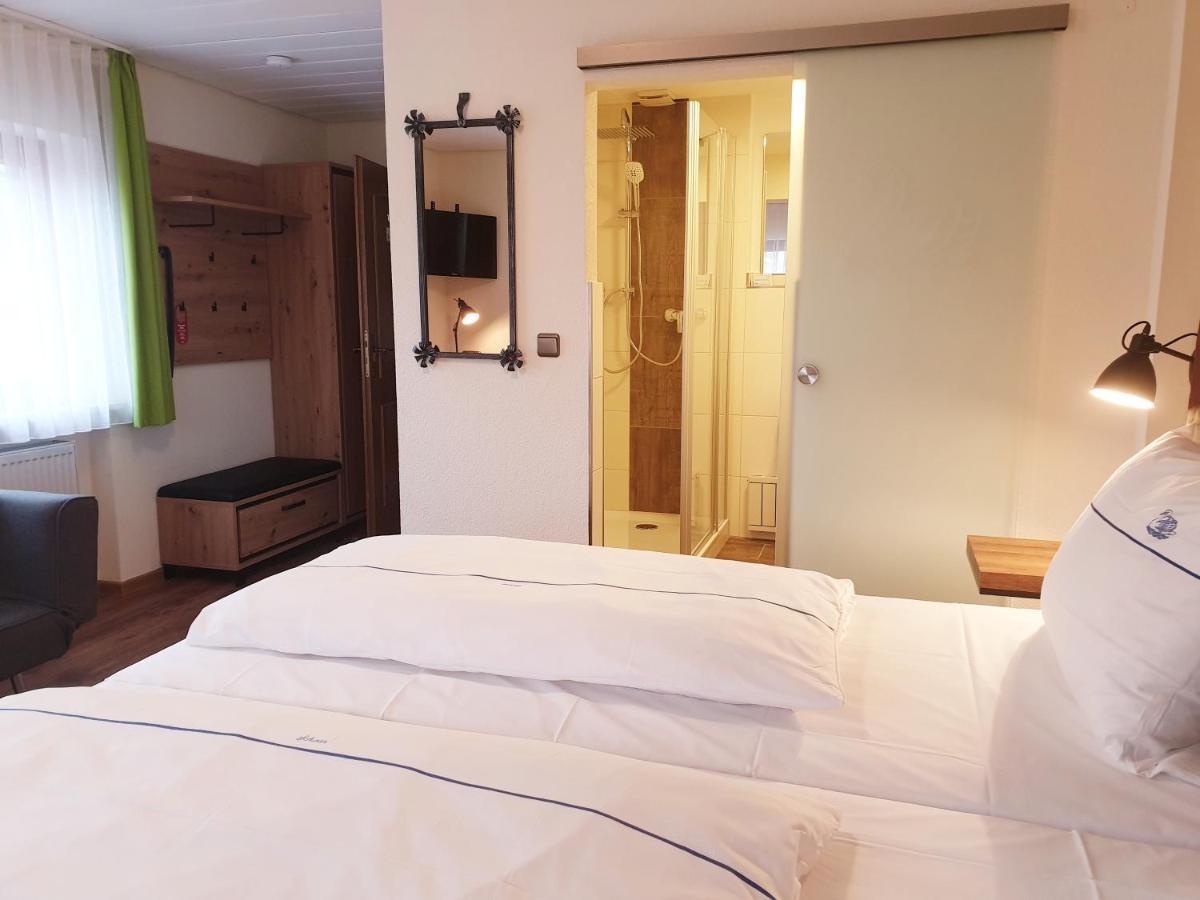 Hotel Gasthof Zum Schwan シュタインスフェルト エクステリア 写真