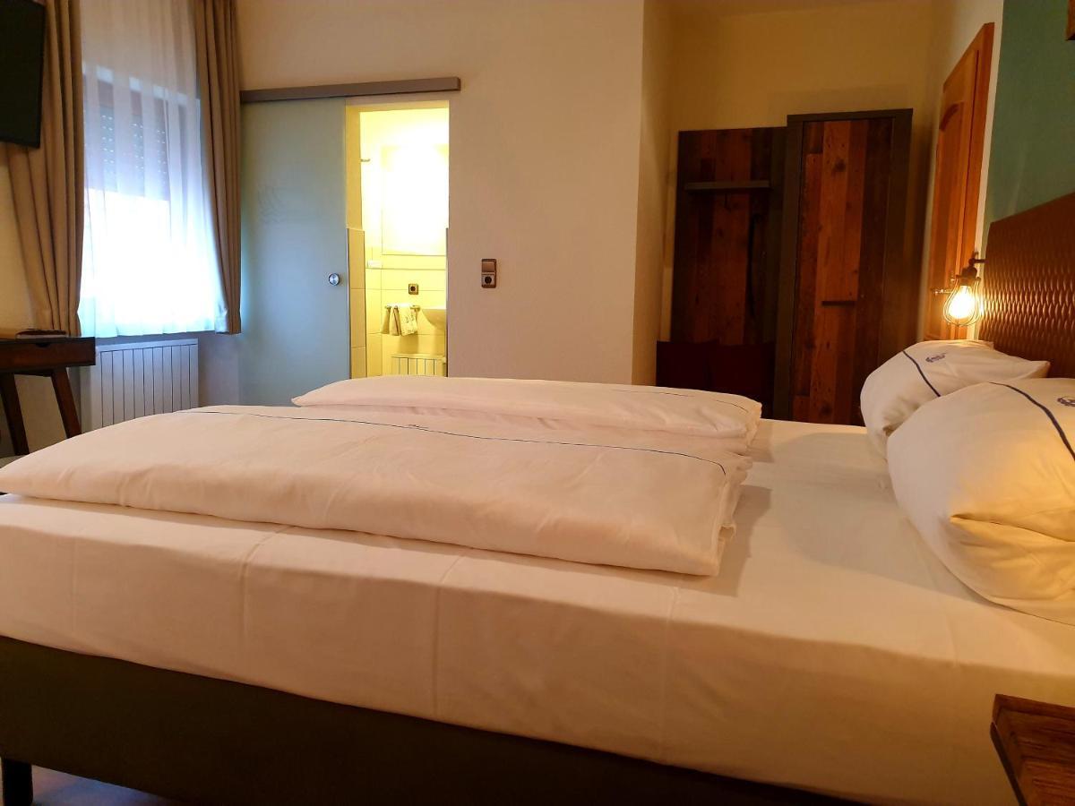 Hotel Gasthof Zum Schwan シュタインスフェルト エクステリア 写真