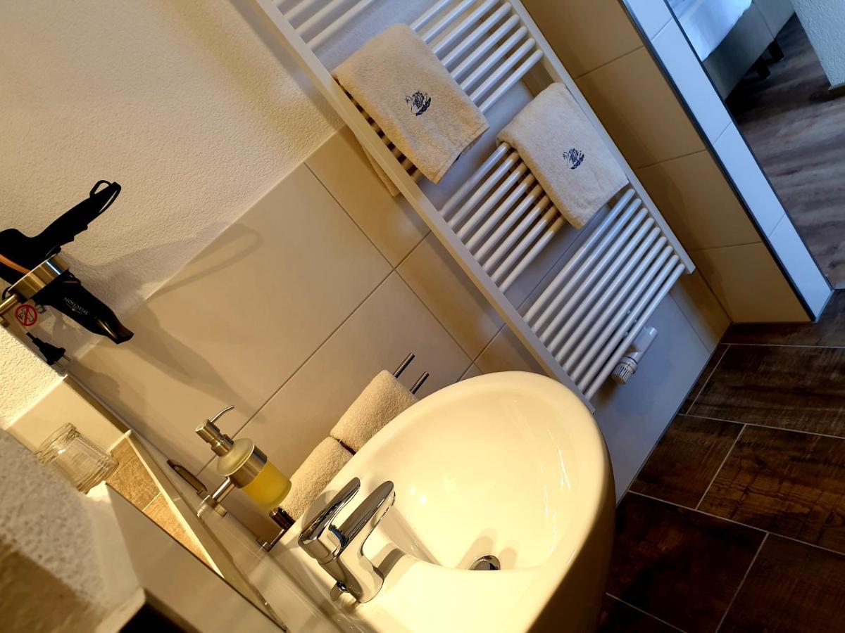 Hotel Gasthof Zum Schwan シュタインスフェルト エクステリア 写真
